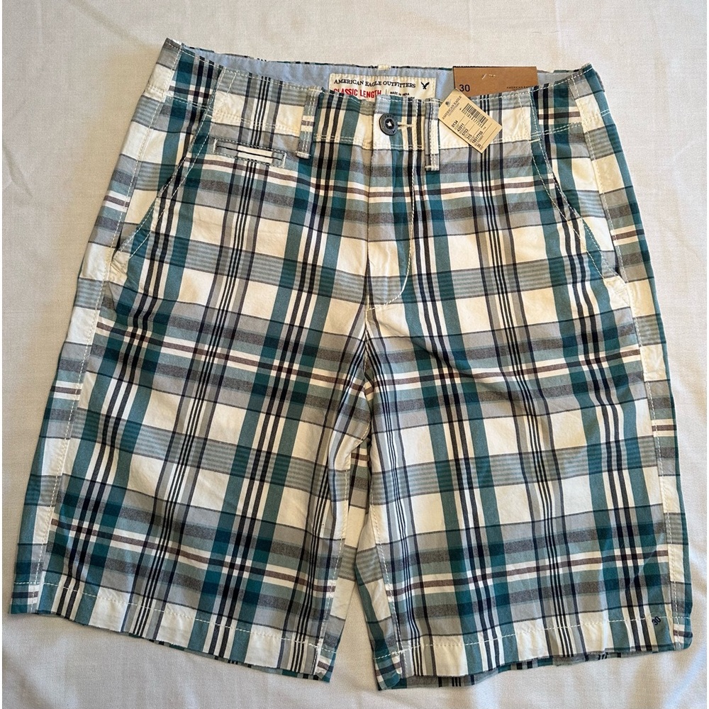 American Eagle. NWT Blue and Green plaid shorts.